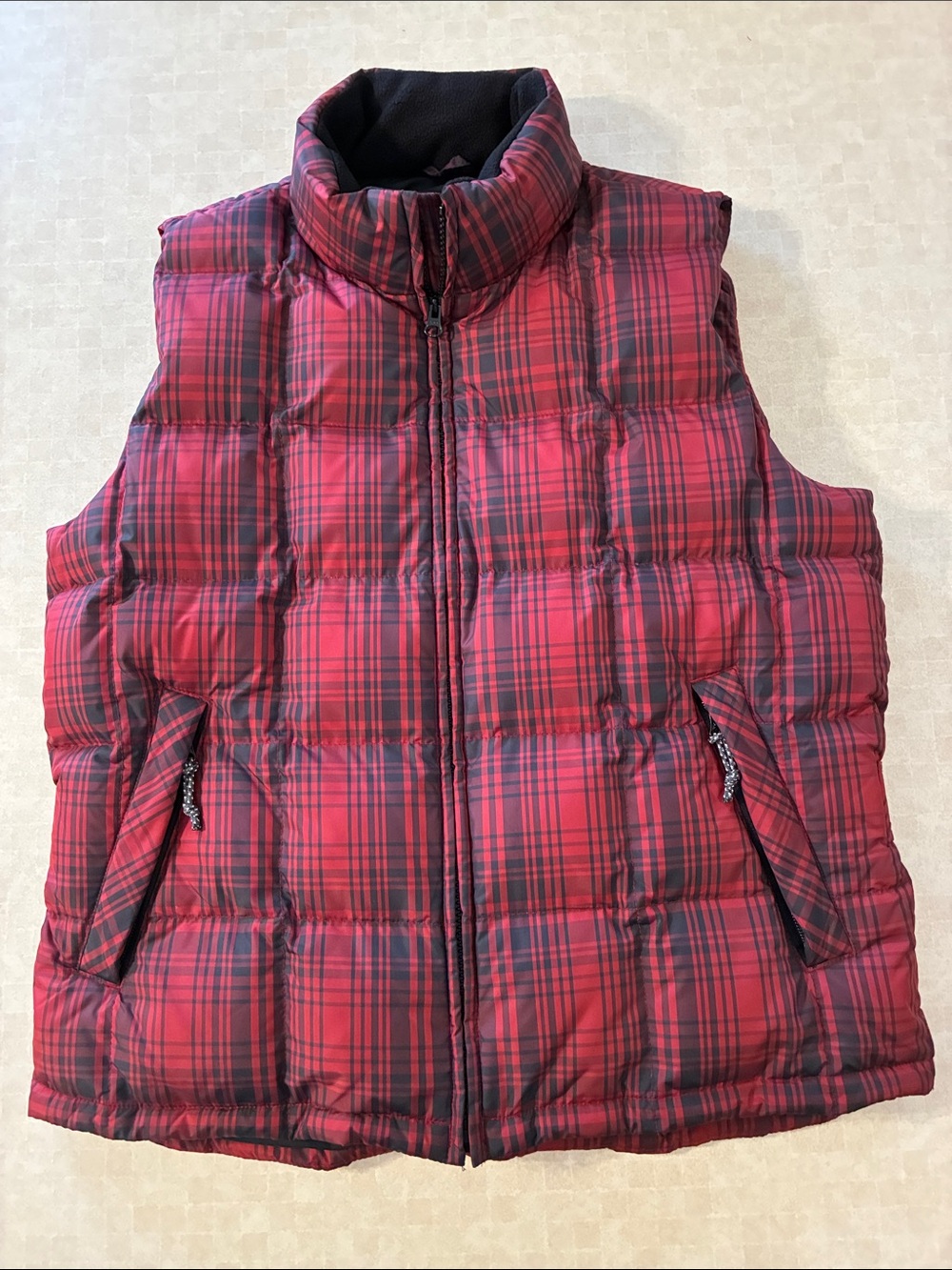Eddie Bauer Men’s Edge Red/Black Plaid Puffer Sleeveless Goose Down Vest